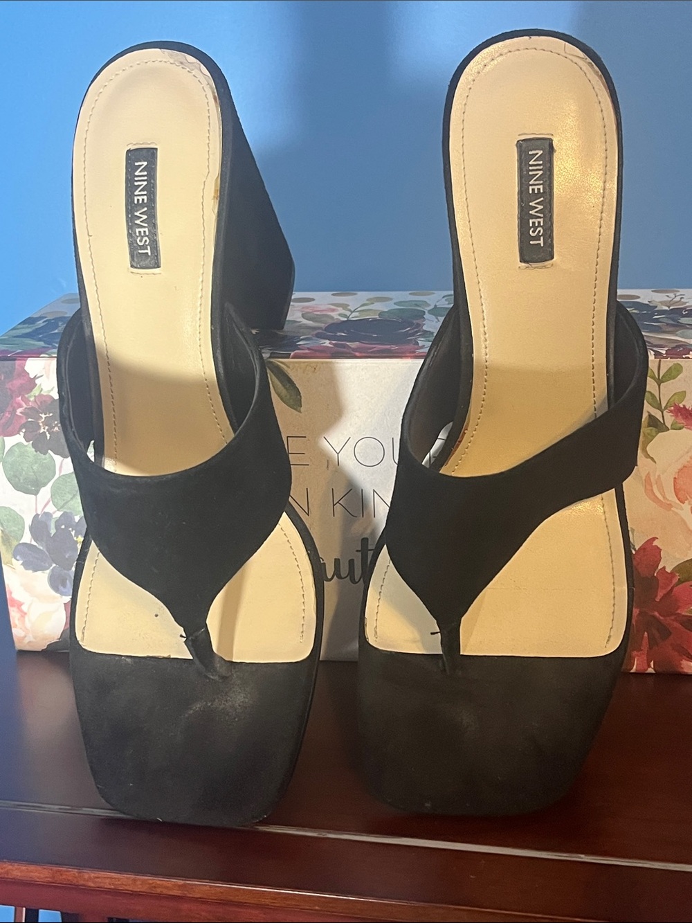 Nine West Black Suede Thong Block Heel Sandals, Size 11